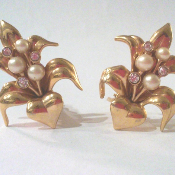 Vintage Swarovski Pearl Crystal Heart Clip Earrings - Picture 2 of 4